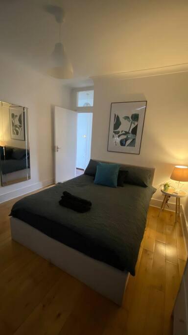 2 Bedroom Flat In Camberwell Green - Central Location With Excellent Connections To Tourist Attractions And Main London Airports Esterno foto