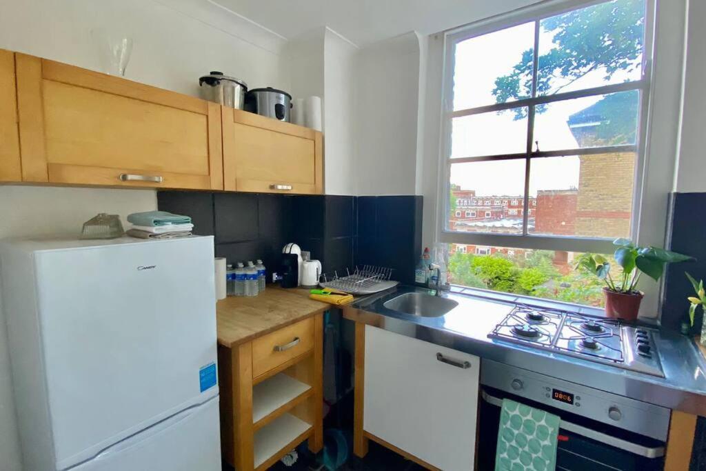 2 Bedroom Flat In Camberwell Green - Central Location With Excellent Connections To Tourist Attractions And Main London Airports Esterno foto